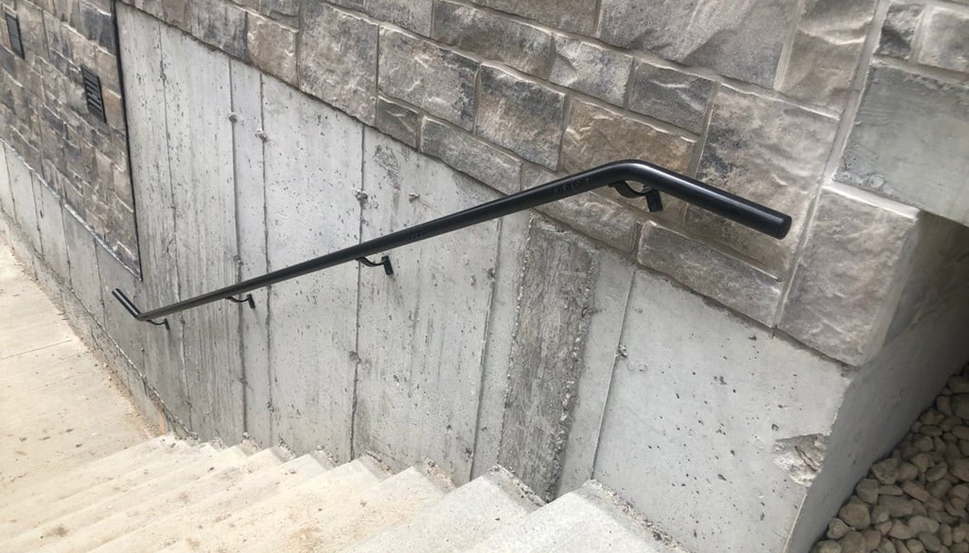 Pipe handrail