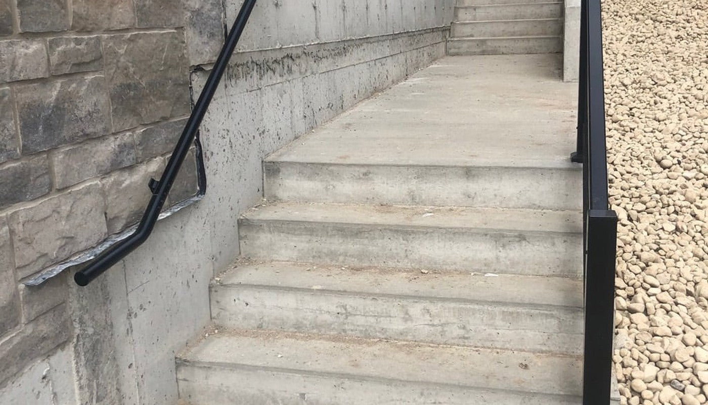 Pipe handrail